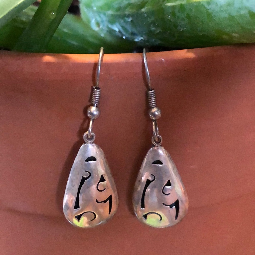 Nice pair of 1 inch long Sterling earrings